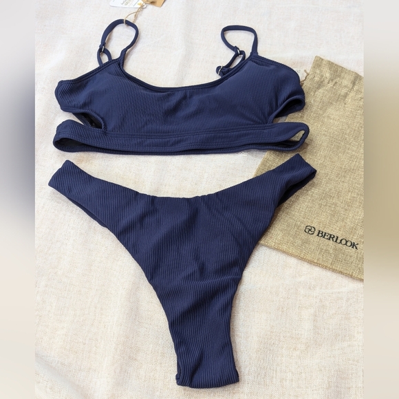 BNWT / Berlook/ Large - Picture 1 of 4
